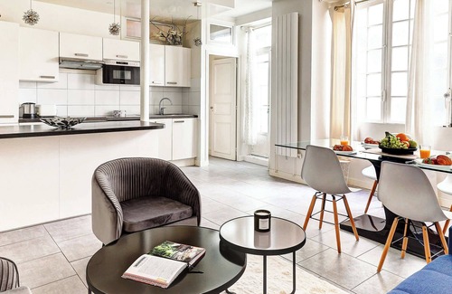 6th Arrondissement Apartment | Chic Saint-Germain 1BR Apartment for 4 Guests