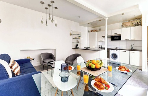 6th Arrondissement Apartment | Chic Saint-Germain 1BR Apartment for 4 Guests