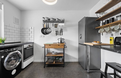 Shadwell Apartment | Chic, Spacious Apartment with Garden in the Heart of London