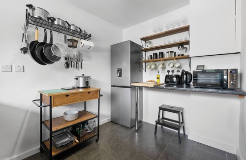 Shadwell Apartment | Chic, Spacious Apartment with Garden in the Heart of London