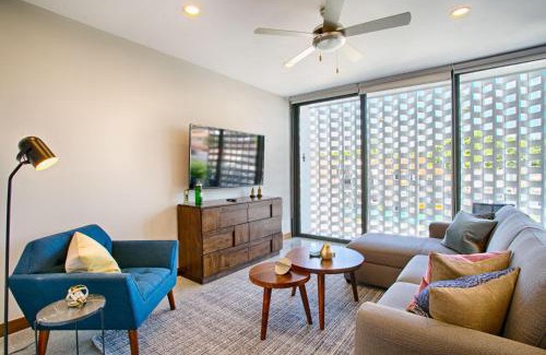 Emiliano Zapata House | Chic, Spacious Condo, Great Walkability, Pool, Gym, Rooftop Views