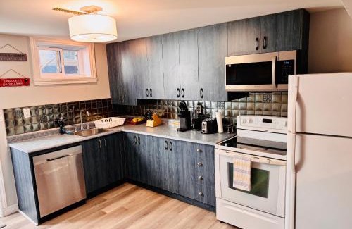 Plateau Apartment | Chic Ste Foy Hideaway Cozy & Bright
