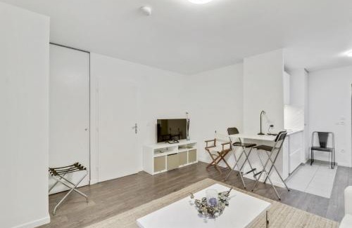 Rosny-sous-Bois Apartment | Chic studio Appartment
