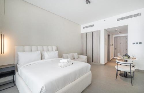 Jumeirah Village Circle Apartment | Chic Studio in Oxford Terraces with Pool & Gym