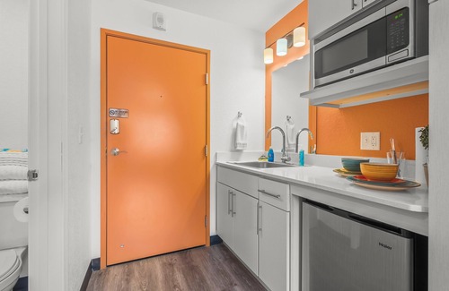 Cedar Falls Apartment | Chic studio with fitness room and AC in marvelous Cedar Falls