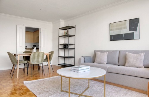 Fenway–Kenmore Apartment | Chic Symphony 1BR w/Doorman & Business Center, near MFA, by Blueground
