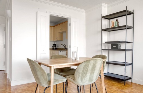 Fenway–Kenmore Apartment | Chic Symphony 1BR w/Doorman & Business Center, near MFA, by Blueground