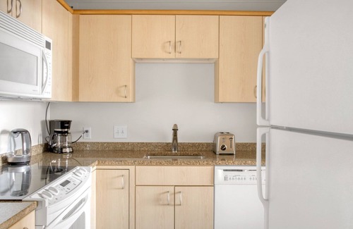 Fenway–Kenmore Apartment | Chic Symphony 1BR w/Doorman & Business Center, near MFA, by Blueground
