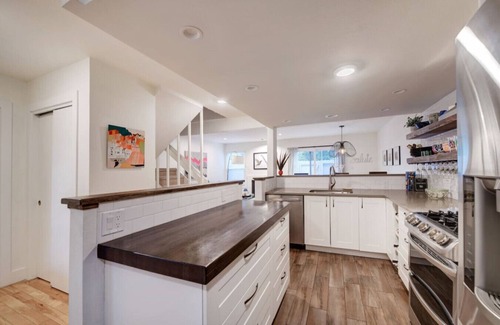 Green Meadows House | Chic Townhome ~ 5 min drive to Pearl ~ Game Room