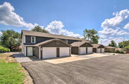 Kimberling City House | Chic Townhome about 6 Mi to Talking Rocks Cavern!