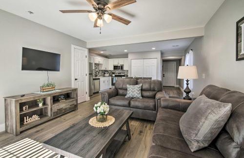 Kimberling City House | Chic Townhome about 6 Mi to Talking Rocks Cavern!