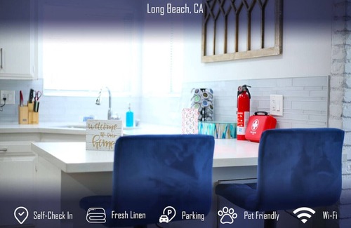 Circle Area House | Chic Townhome Private Pool Sleeps 8+