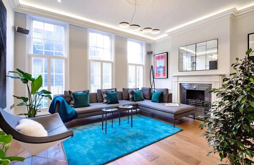 London City Centre House | Chic Townhouse in Trafalgar Sq & Covent Garden