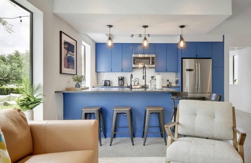 Riverside House | Chic Travis Heights Home + Pool - Chelsea Oak II