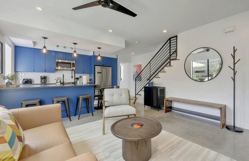 Riverside House | Chic Travis Heights Home + Pool - Chelsea Oak II