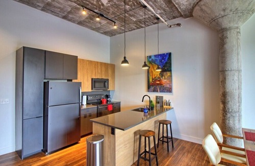 Midtown Hotel | Chic Ultramodern Loft Suite w/Designer Features