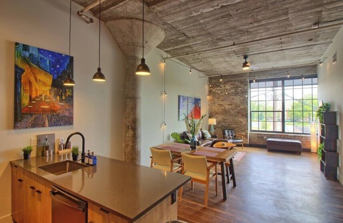 Midtown Hotel | Chic Ultramodern Loft Suite w/Designer Features