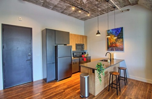 Midtown Hotel | Chic Ultramodern Loft Suite w/Designer Features