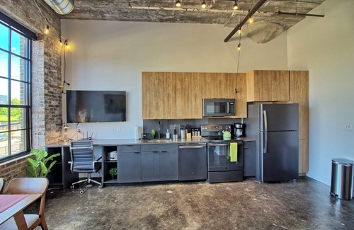 Midtown Hotel | Chic Ultramodern Studio Loft w/Designer Features
