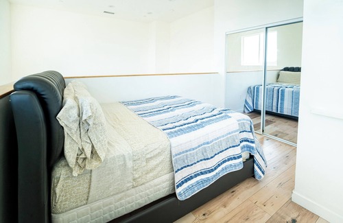 Wilshire Center Apartment | Chic Urban Retreat: 1Bedroom/2Bathroom Three Level Loft in Koreatown/Hollywood