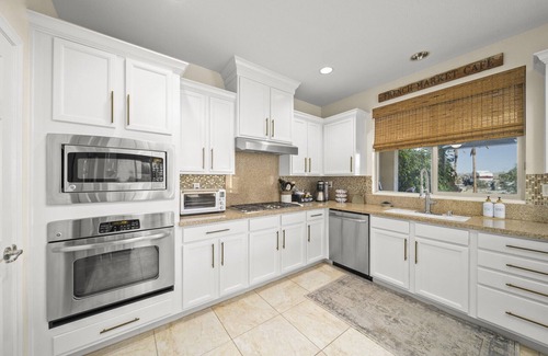 Terra Lago House | 🏝️Chic villa on the lake! 3 bed 3 bath, Golf, bbq & fun in the sun 🌵🏝️🍦👙