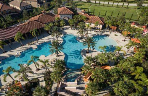 Loughman Villa | Chic Villa with Fashionista BR, Theater & Game Loft