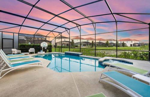Loughman Villa | Chic Villa with Fashionista BR, Theater & Game Loft