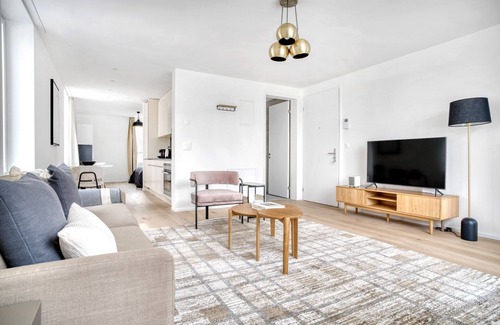 Sihlfeld Apartment | Chic Wiedikon 2.0 Room w/Storage & W/D, 3 min to Market, by Blueground
