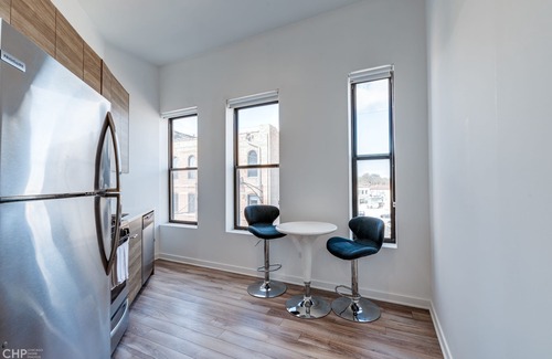 River West Apartment | Chicago Third Floor Studio by 747 Lofts