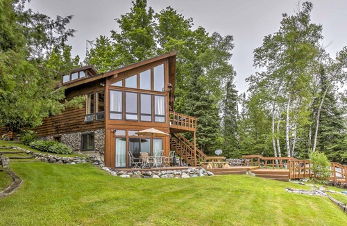 Stambaugh House | Chicagon Lakefront Cabin: Private Sauna & Dock with Rowboat - Near Ski Brule
