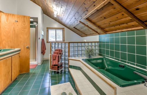 Stambaugh House | Chicagon Lakefront Cabin: Private Sauna & Dock with Rowboat - Near Ski Brule