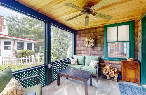 Raymond House | Chickadee Cottage