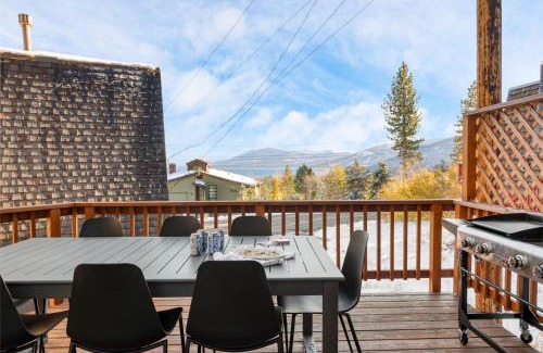 Tahoe Woods Apartment | Chickaree Chickadee Buyout by AvantStay 2 Sister Cabins