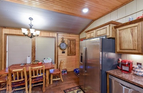 Cookson Cabin | Chicken Creek Cabin, 1 mile from Chicken Creek Boat Ramp.