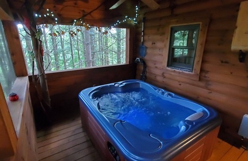 New Plymouth Cabin | Chicory Cabin near Ash Cave