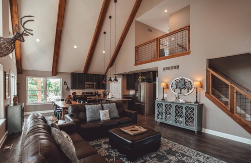Rockbridge Cabin | Chieftain Meadows-Nature Trails,Wi-Fi,Hot Tub,Game Room,20+ private acres