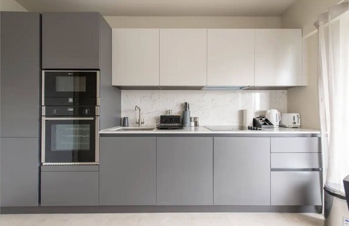 Hainault Apartment | Chigwell 1BR + Study Escapen