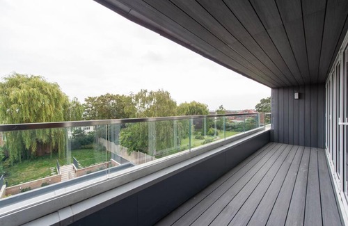 Chigwell Apartment | Chigwell 1BR + Study Escape