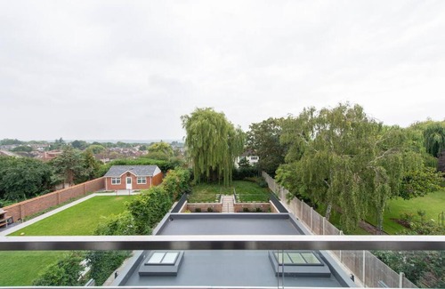 Chigwell Apartment | Chigwell 1BR + Study Escape