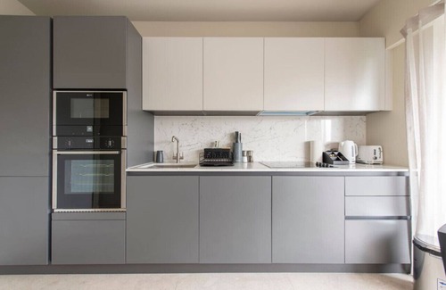 Chigwell Apartment | Chigwell 1BR + Study Escape