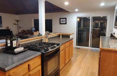 Pine Cove Cabin | Child- & Dog-friendly 3-Bedroom Eco-Cabin w/Fully Enclosed Yard & Late Check-Out