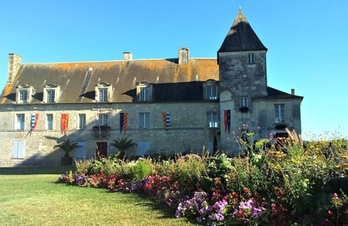 Saint-Seurin-de-Palenne Cottage | Child friendly gîtes, secure heated pool, toddlers play zone, beach 35 mins