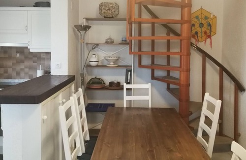 Els Poblets House | Child-friendly row corner house with private garden and community pool