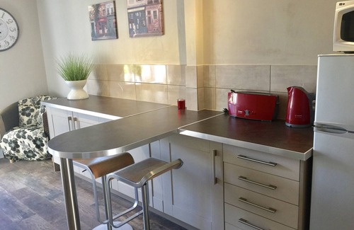 Saint-Sylvestre Cottage | child & pet friendly complex | shared heated pool | sleeps 4