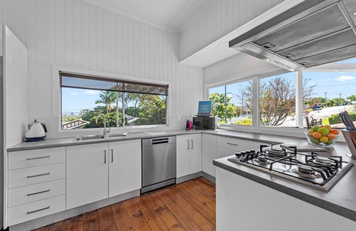 Camp Hill House | Chill Camp Hill Brisbane is a family friendly property, ideal for longer stays