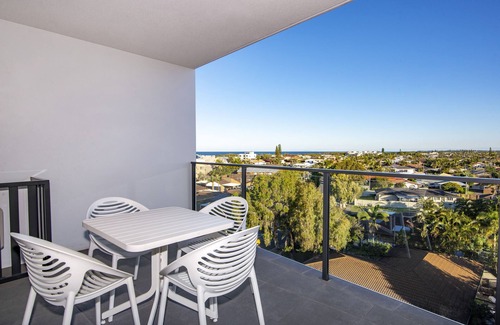 Buddina Apartment | Chill in a Three Bedroom Apt in Buddina - 7 Minute Walk to Kawana Surf