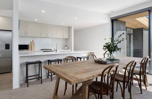 Wanaka House | Chill out and recharge - Fantail Corner