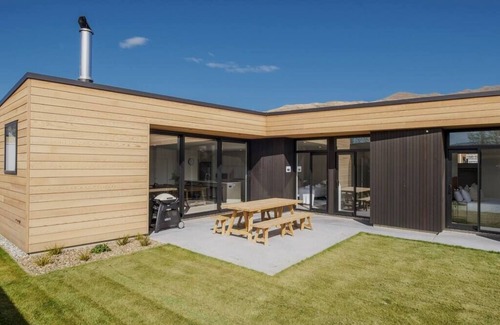 Wanaka House | Chill out and recharge - Fantail Corner