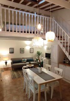 8th Arrondissement Ski Chalet | Chill Out Cabanon Coeur Calanques
