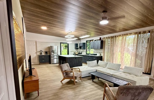 San Rafael House | Chill,Relax & Enjoyn11bed 5washroom house in fabulous La Colonia with AC, WiFi.
